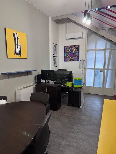 Sala riunioni con tavolo rotondo